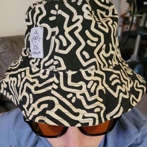 Keith Haring Bucket Hat ⚫️ and white